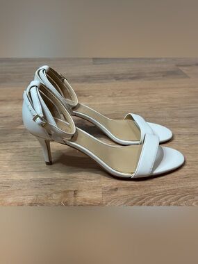NEW Talbots Classic Off White Ankle-Strap Kitten Heels Size 7.5